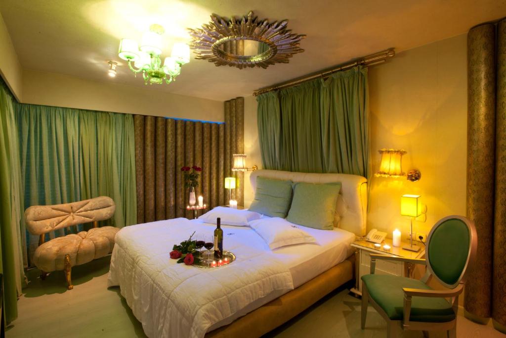 The Crystal Blue Hotel - Resim 6