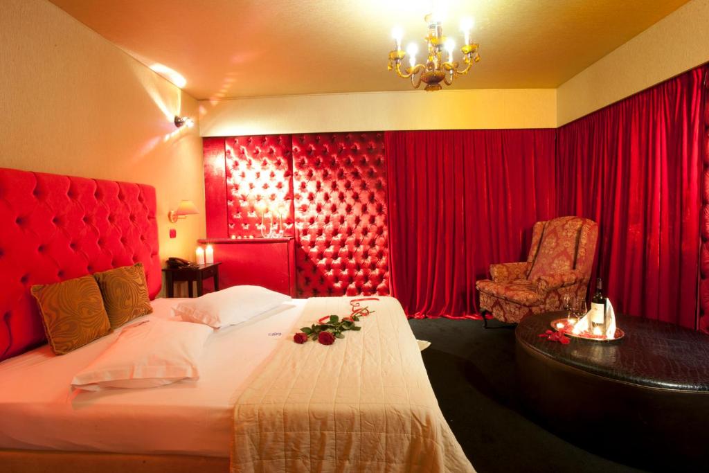 The Crystal Blue Hotel - Resim 24