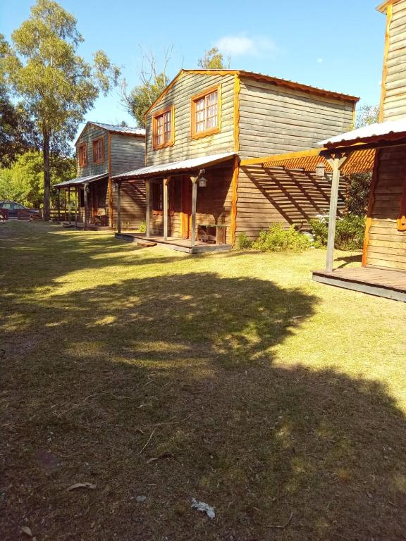 a house with a large yard in front of it at Complejo Medanales del Sur in Balneario Reta