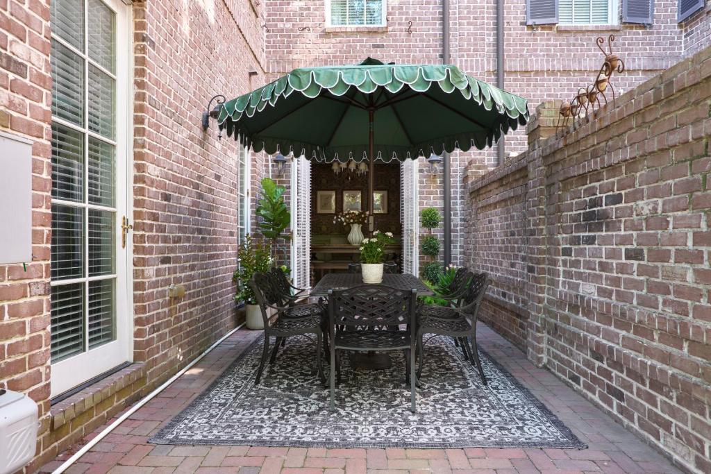 Beautiful 3Bed Townhome in Historic Downtown Savannah