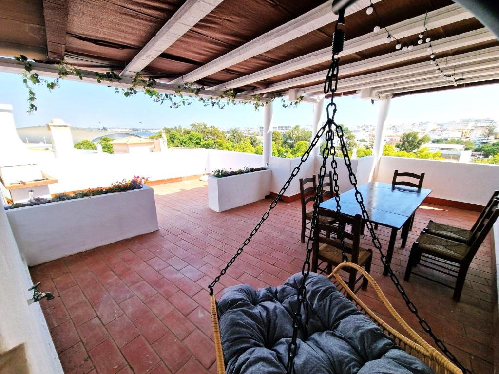 Portimão Guest House - Suites & Rooms, Rooftop River View, BBQ & AC