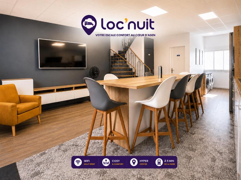 a conference room with a long table and chairs at Loc'Nuit - Chambres Tout Confort - Hyper Centre AGEN in Agen