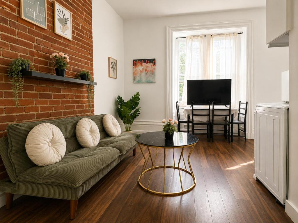 Gallery image of Downtown 1BR Walk to Berri-UQAM & Old Port in Montreal
