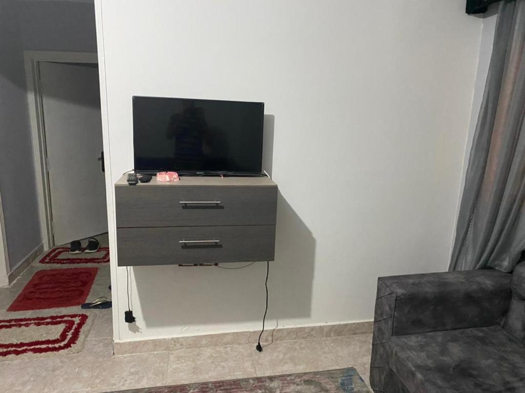 a television sitting on a dresser in a living room at الملاحه in Suez