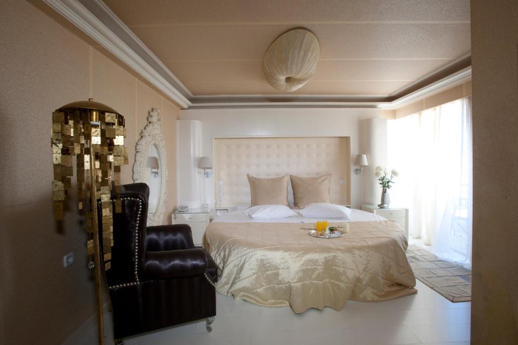 The Crystal Blue Hotel - Resim 21