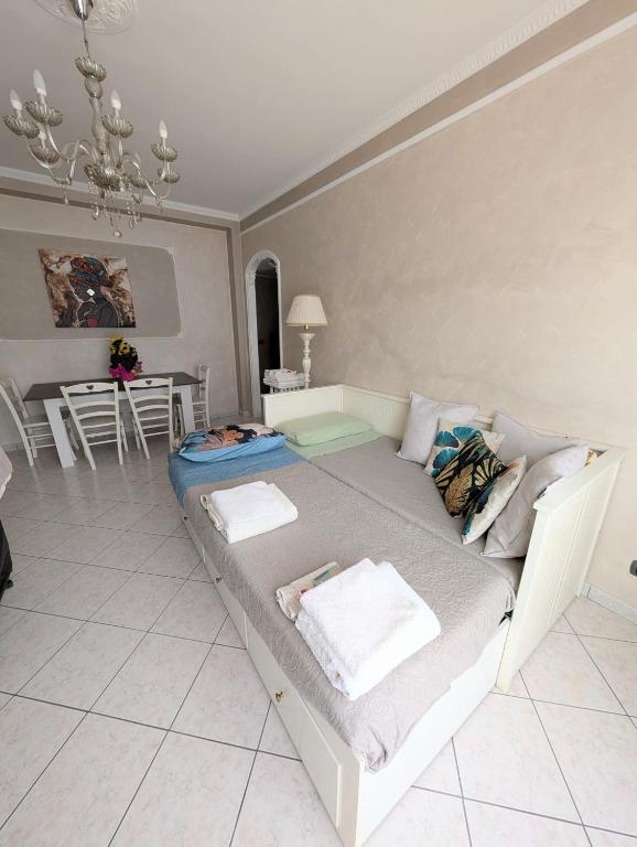 a living room with a couch and a table at La Casetta di Mari in Legnano