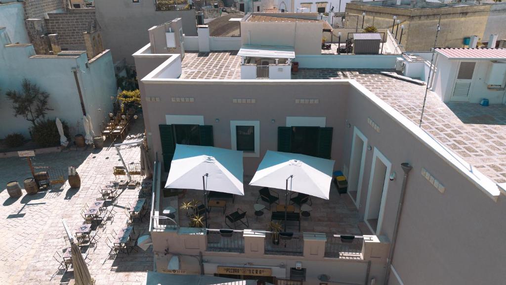 an aerial view of a building with umbrellas at MESSAPIA HOME Apartments in Mesagne