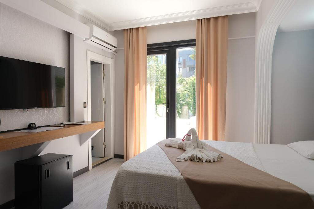 a bedroom with a bed and a large window at KILIÇ MOTEL in Istanbul