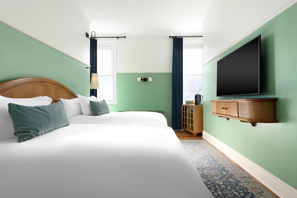 The Drayton Hotel Savannah, Curio Collection by Hilton - 