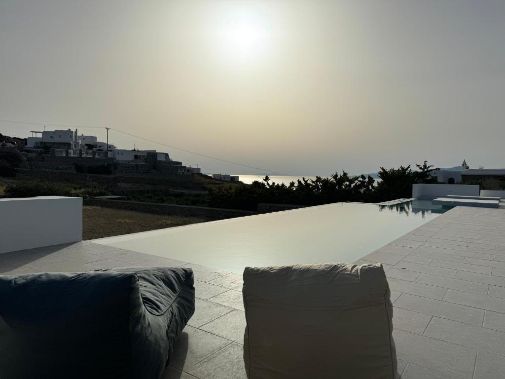 two chairs sitting on top of a white roof at Almond Place in Dexamenes