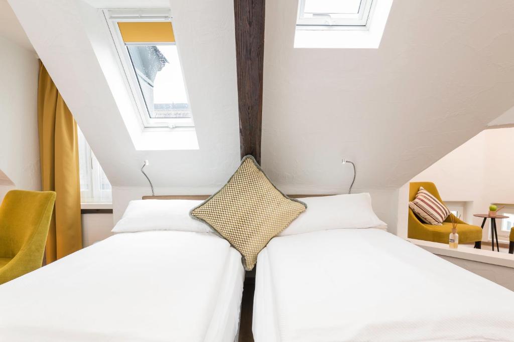 Voodi või voodid majutusasutuse PLATZHIRSCH ZÜRICH - Downtown Boutique Hotel & Sushi Lounge toas