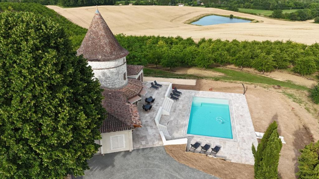 an overhead view of a house with a swimming pool at Colombier de Scandaillac in Saint-Eutrope-de-Born