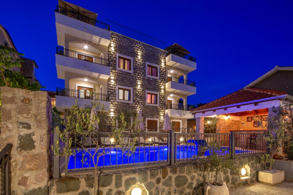 a building with lights on it at night at Villa President 2 in Kunjići