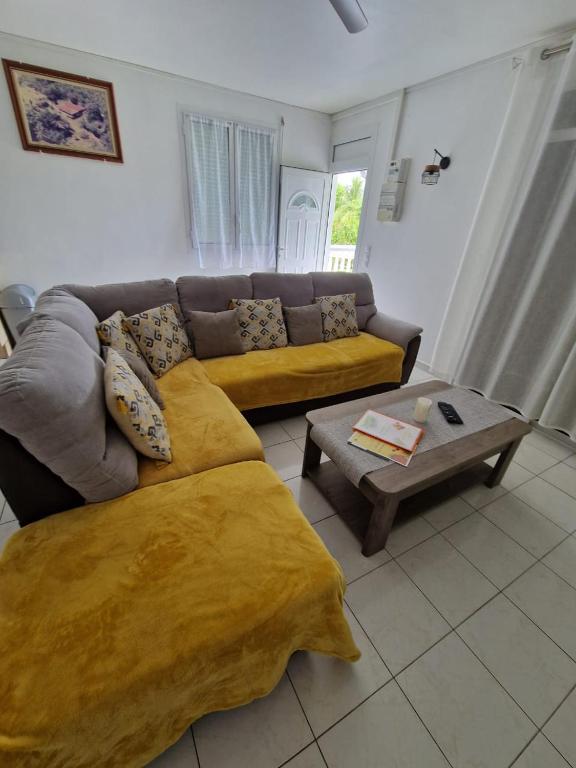 a living room with a couch and a coffee table at La Casa Bongo - T4 cosy en pleine nature in Capesterre-Belle-Eau