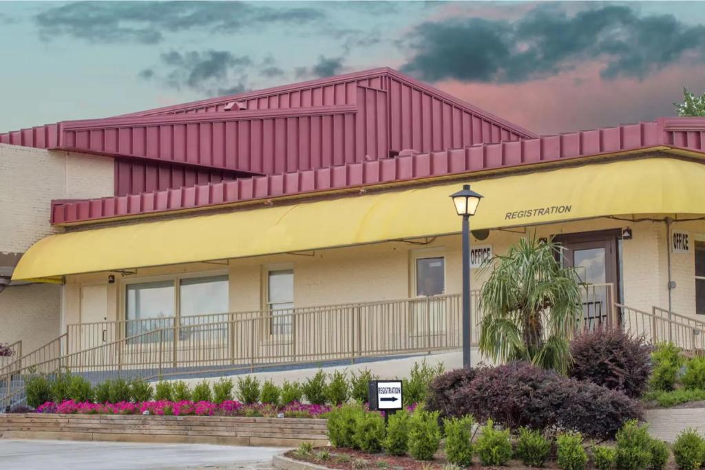 a building with a yellow and red roof at A Red Dot Inn in Milledgeville