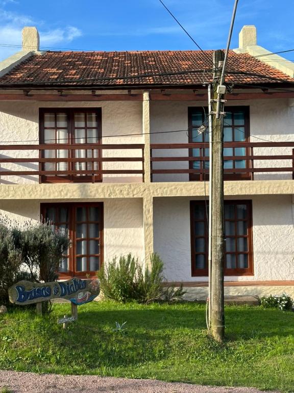 a house with a skateboard in front of it at Brisas del Diablo 1 in Punta Del Diablo
