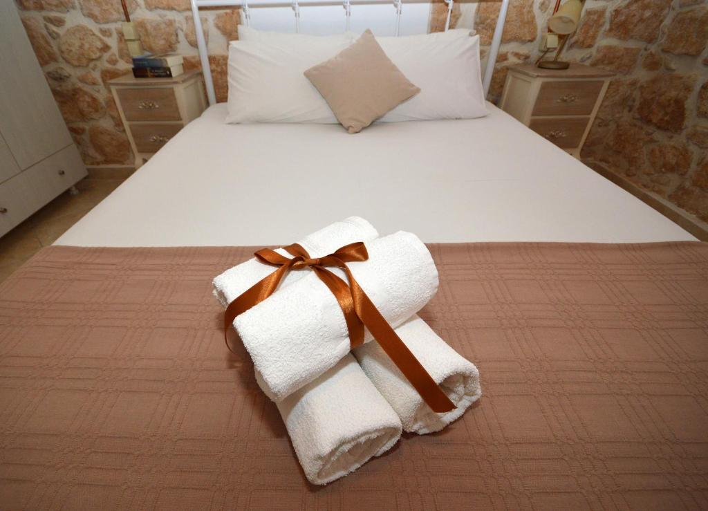 Postel nebo postele na pokoji v ubytování Galini Hotel Bed and Breakfast