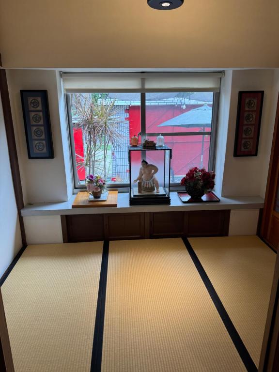 a room with a window with a picture of a dog in a box at 海軍官邸眷村民宿 in Nan-men