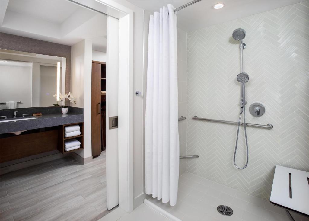 Hyatt Regency Maui Resort & Spa - 