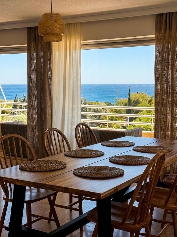 Panoramic Seafront Apartment- Flisvos Marina