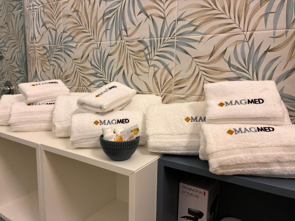 a pile of towels on a shelf in a bathroom at Magazzino Mediterraneo in Praia a Mare