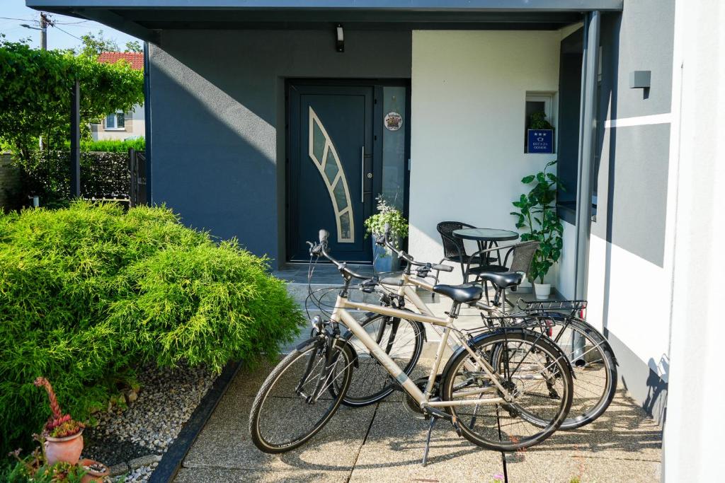 two bikes parked in front of a house at Kuća za odmor BARBARELLA - prostrani 2BR apartman, parking & WiFi in Čakovec