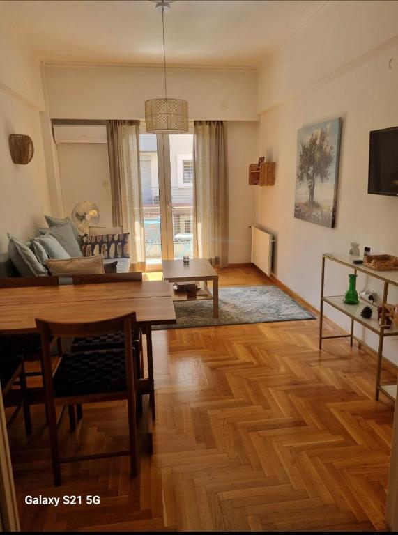 Bright 2-room apartment with two balconies in Zografou, Athens