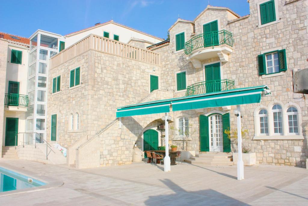Bazén v ubytování Hotel Ivan Dujmović Dvori nebo v jeho okolí