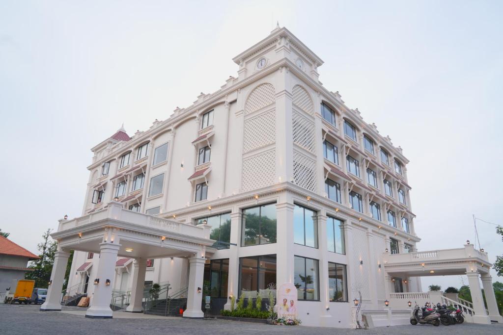 Gallery image of Hotel Travancore Palace Cochin in Cochin