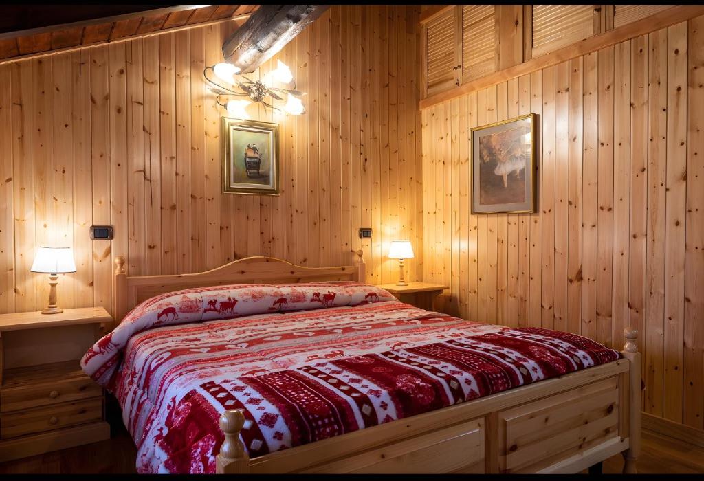 a bedroom with a bed with wood paneled walls at Heidi Montelivata in Subiaco