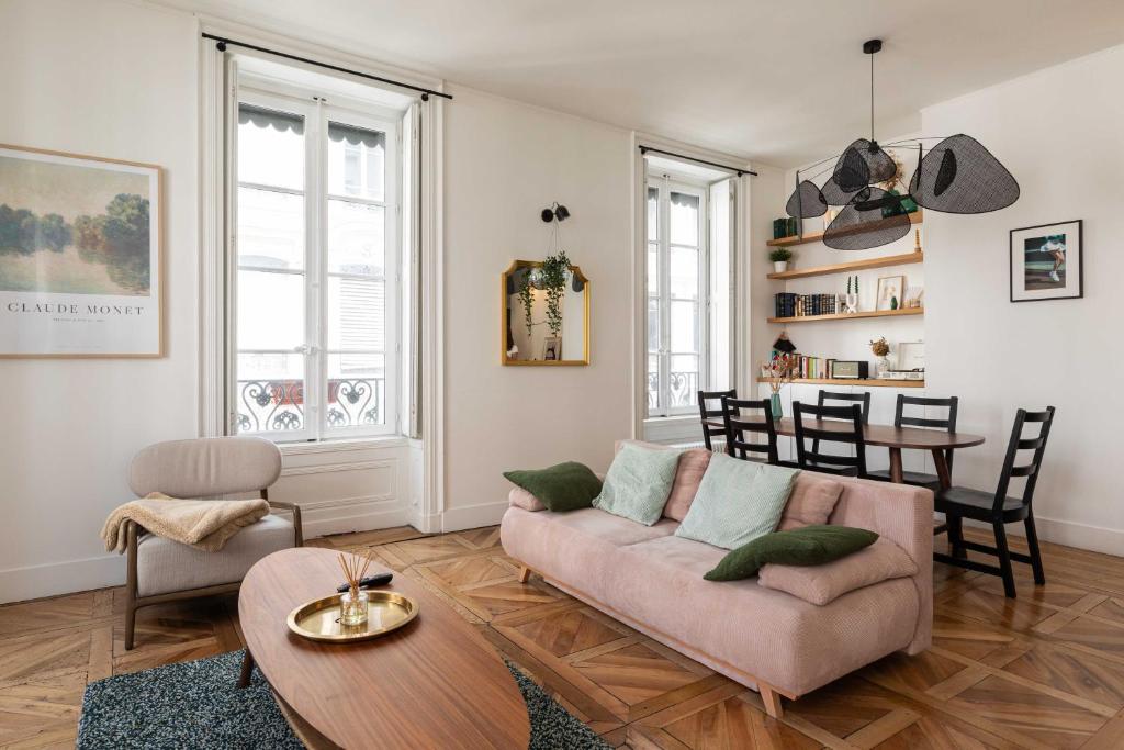 Luminous Apartment 2BR 4P - Bellecour Place Ampère