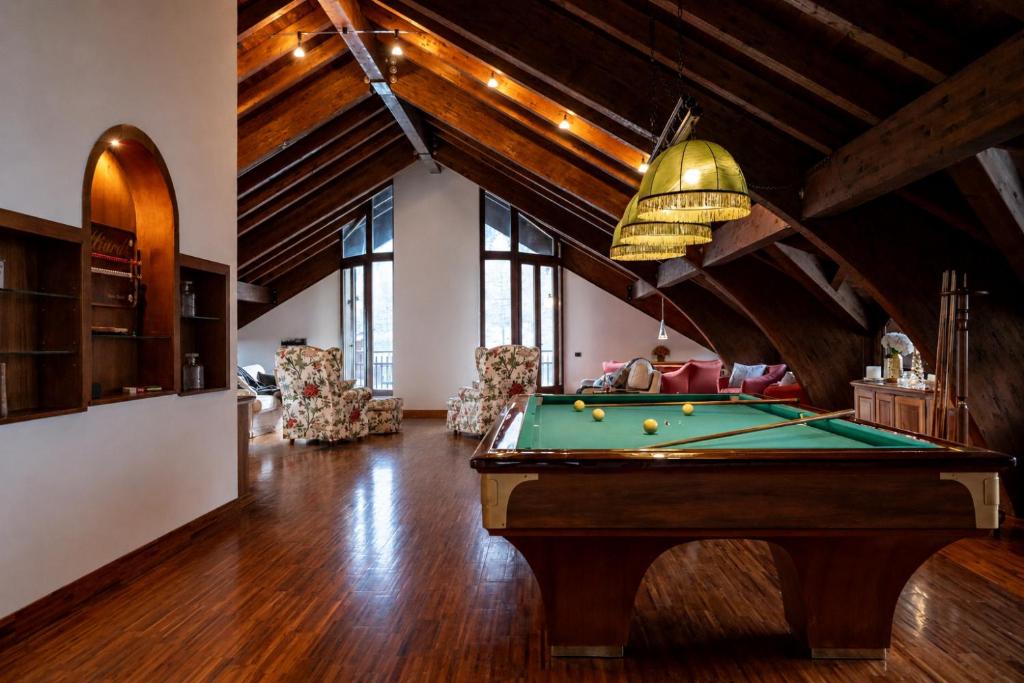 a living room with a pool table in it at VivimiHome - Rifugio Genzianella in San Domenico