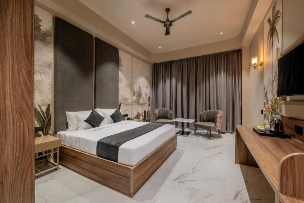 a hotel room with a bed and a desk at Hotel Highway King Dhodsar in Gūdha