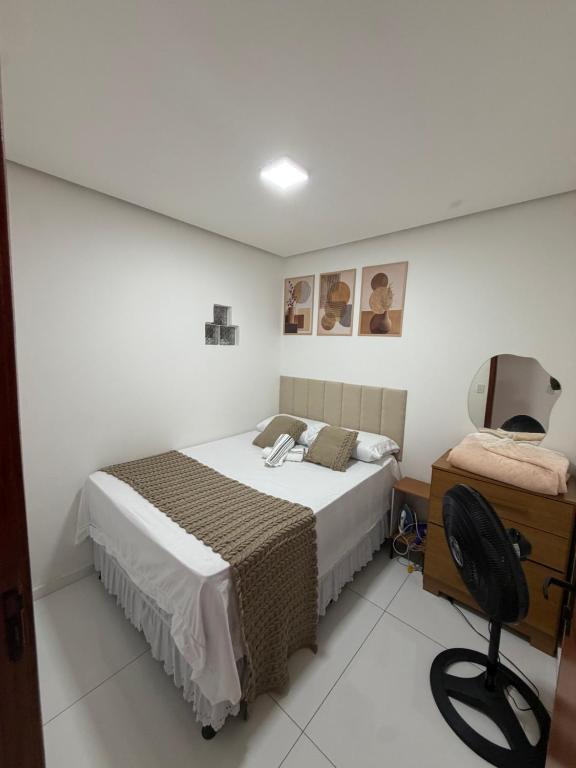 a bedroom with a bed and a desk and a chair at Casa siles 2 in Mucugê