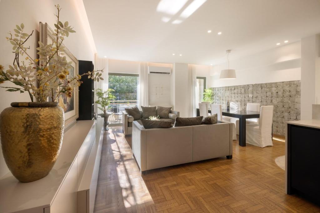 Signature Athenian Residence