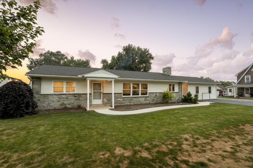 a white house with a grass yard at New! Cozy Family Getaway: Amish Farmland|Patio|Washer & Dryer|Central Lancaster County in Ronks