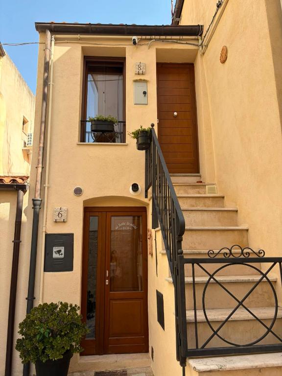 a building with a staircase and a door at Ai Sette Scalini in Larino