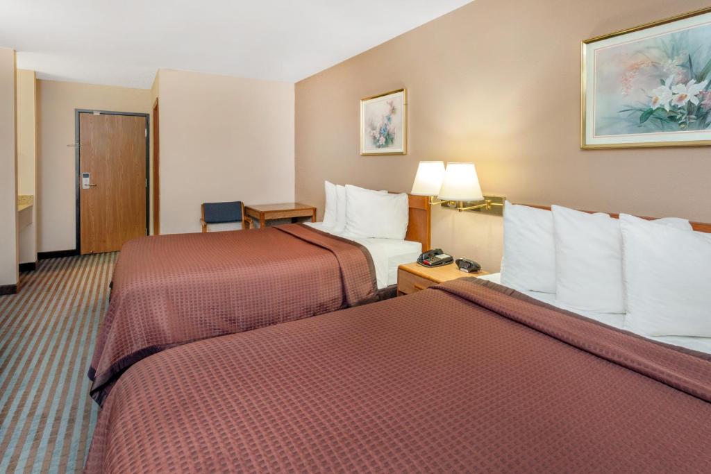 Days Inn by Wyndham Charleston photo