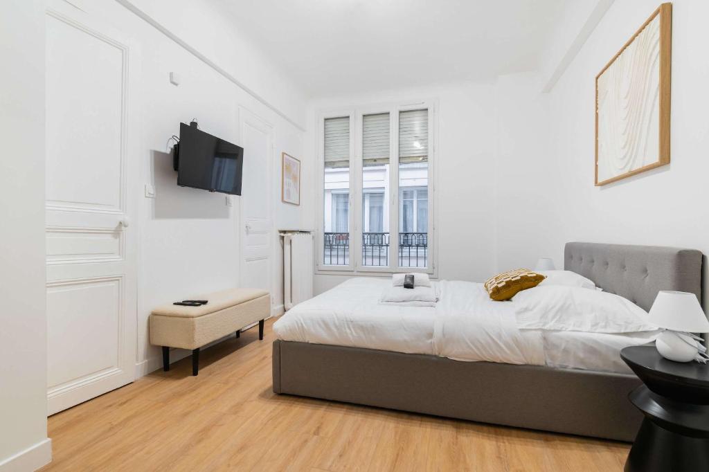 Studio elegant sacre coeur metro anvers - Paris 18 -2P