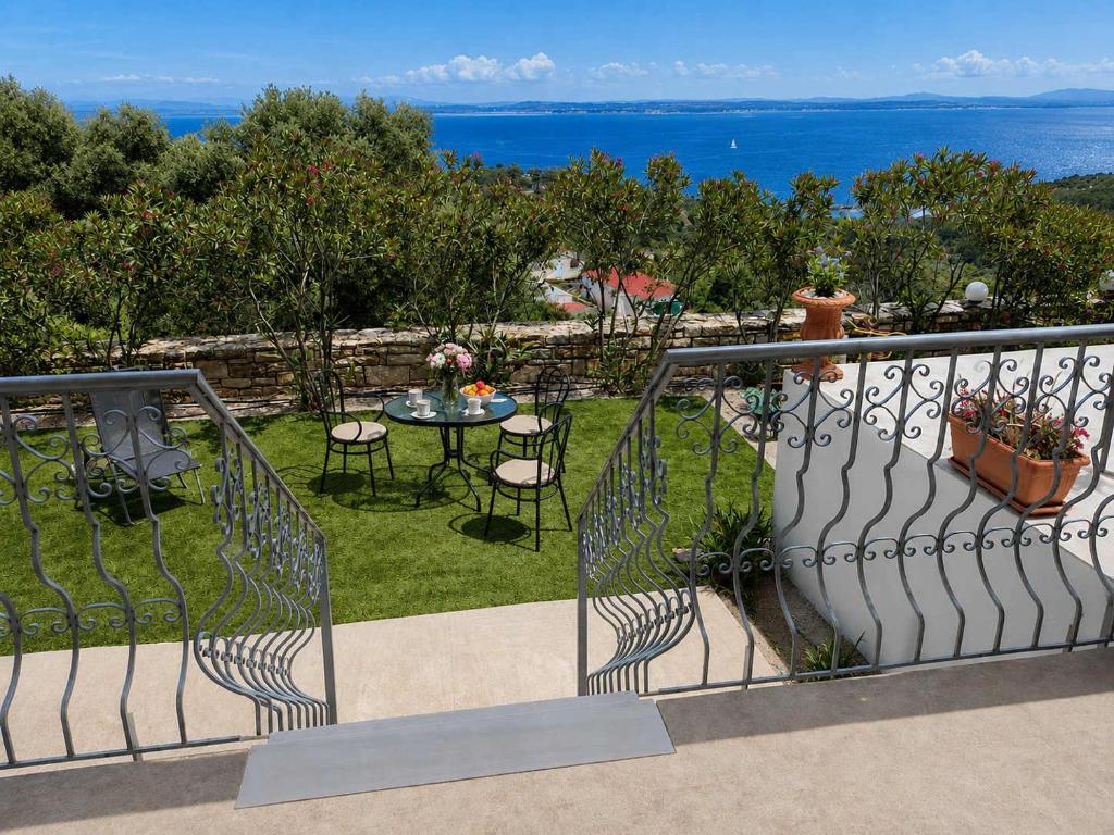 Sea View Kallisto - Mastiha Grove Suite Chios