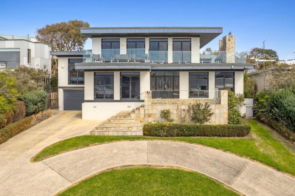 an image of a house at Marram House - Views in Marengo in Marengo