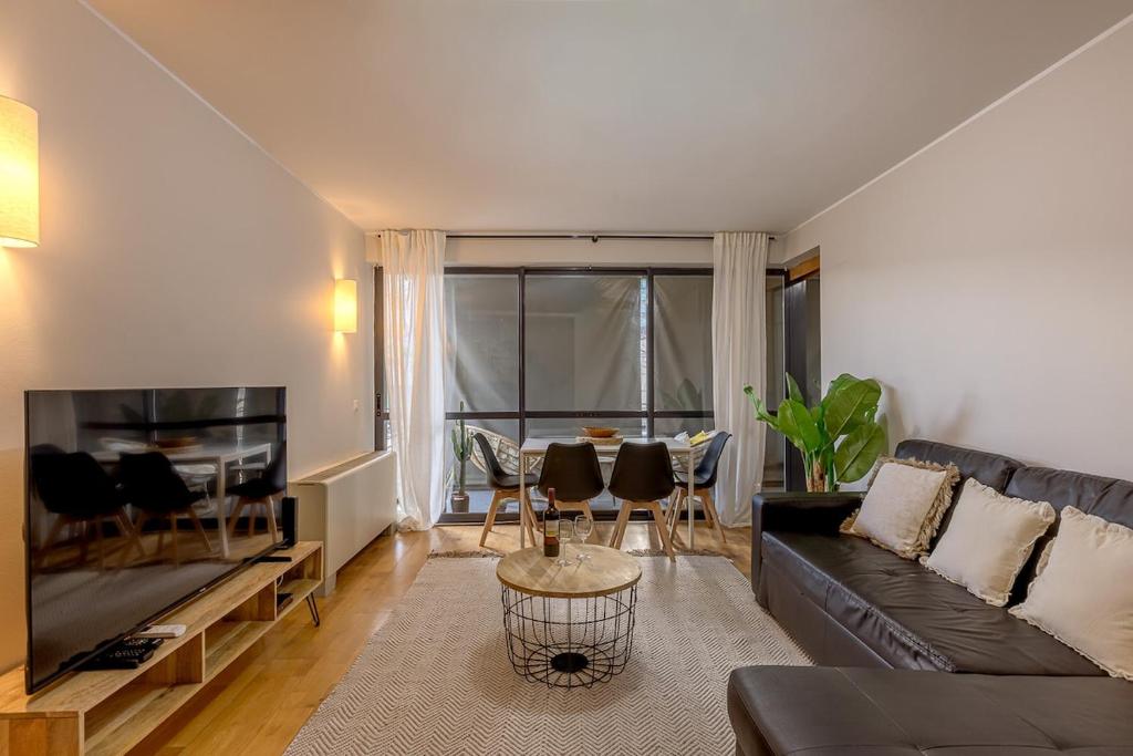 Noir Oriente 1BR apartment