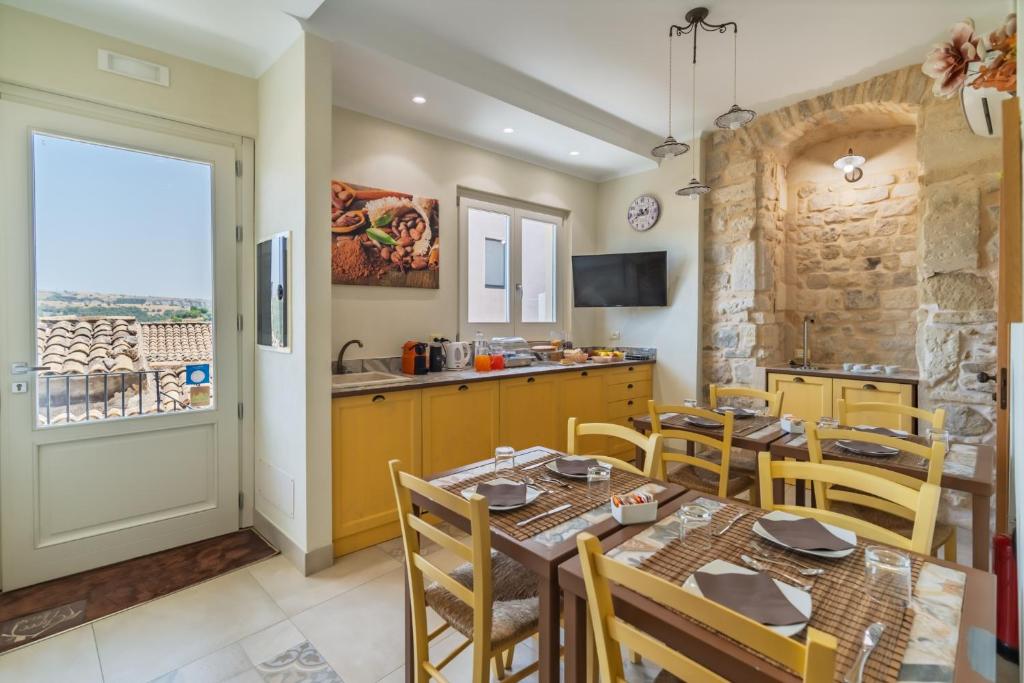 a kitchen and dining room with a table and chairs at ChocoHouse in Ragusa