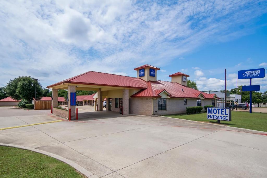 a motel entrance with a sign in front of it at Americas Best Value Inn Weatherford in Weatherford