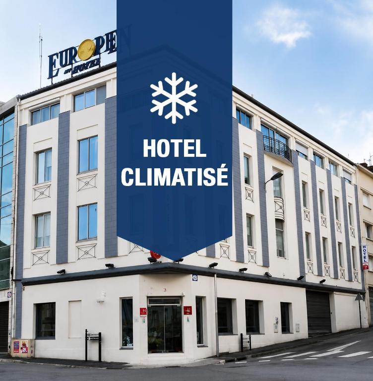 a hotel climate sign in front of a building at Cit'Hotel Europeen in Angoulême