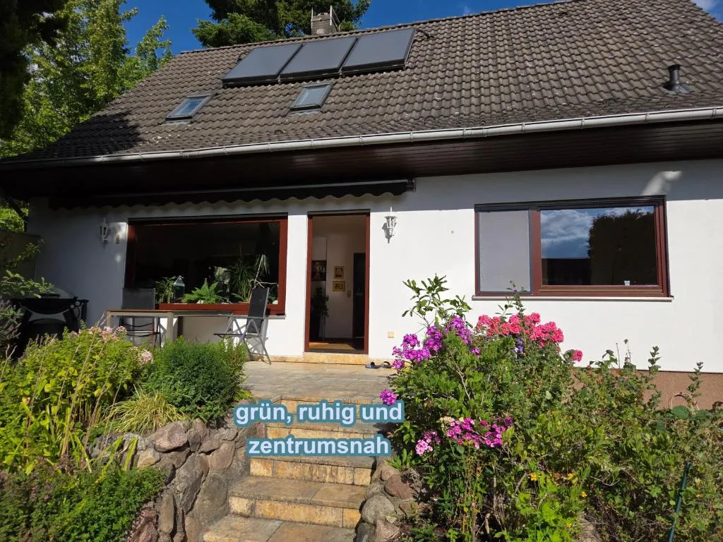 4 Sterne Souterrain Apartment Alt-Mariendorf