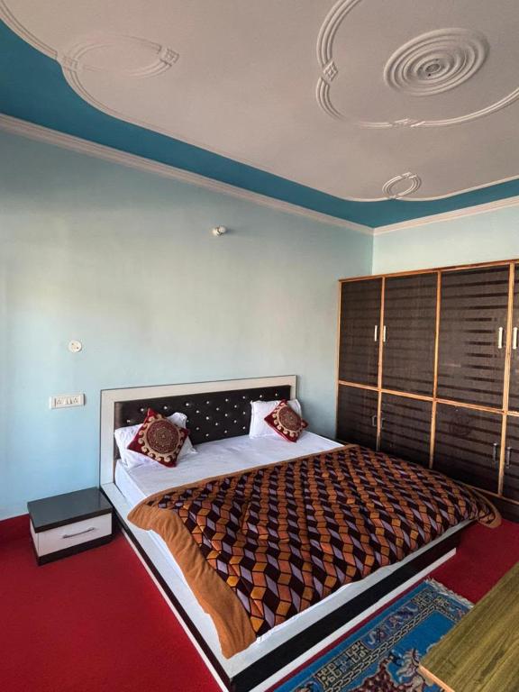a bedroom with a large bed in a room at Alpine Homestay in Joshīmath