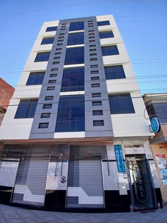 a tall white building with many windows at Qamana Soto S in Uyuni