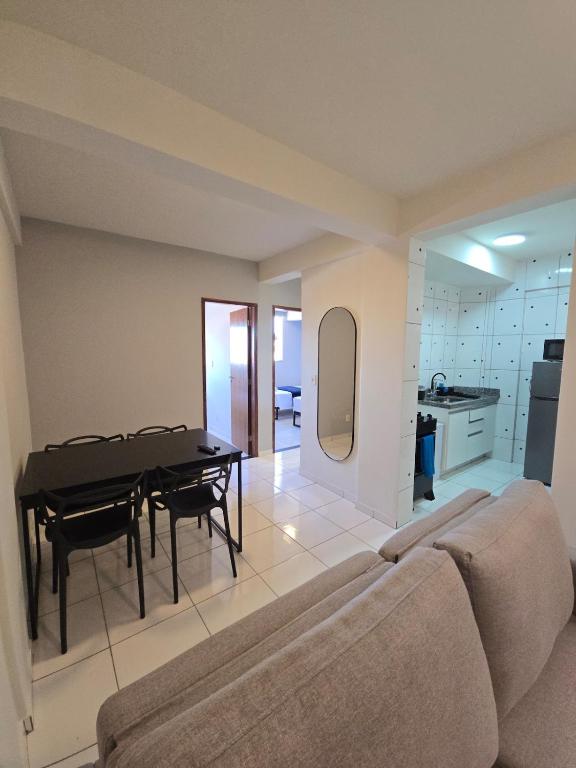 a living room with a couch and a table at Apto com 2 quartos e A/C no Centro in Montes Claros