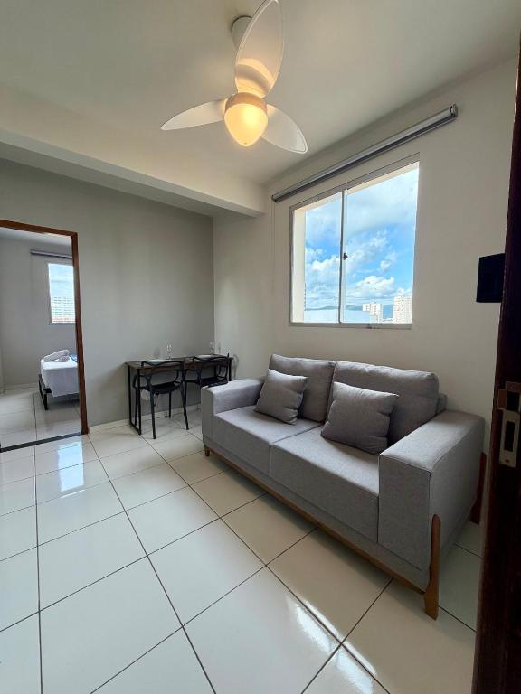 a living room with a couch and a table at Apto com 2 quartos e A/C no Centro in Montes Claros